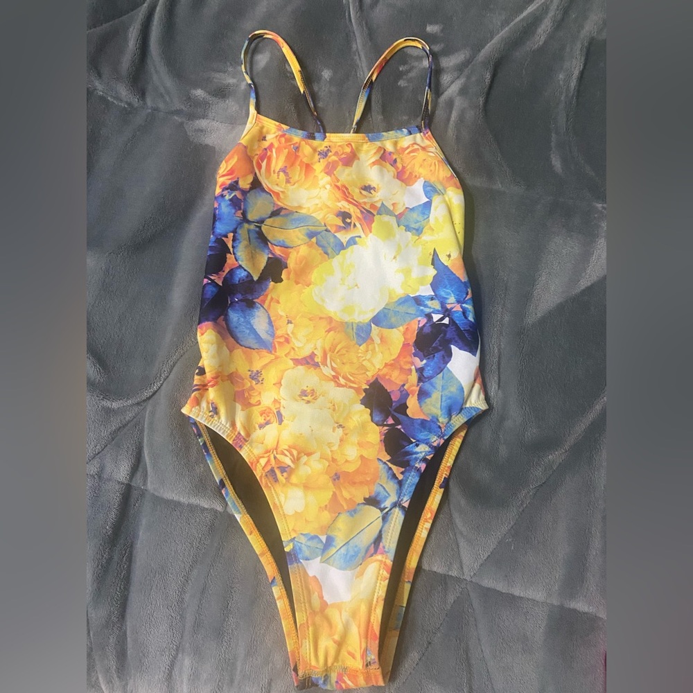 Size 28 “Perry” flower printed Jolyn